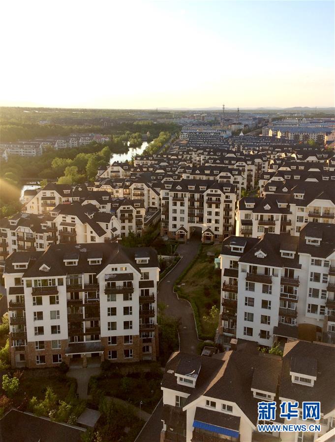 （在習(xí)近平新時(shí)代中國(guó)特色社會(huì)主義思想指引下&mdash;&mdash;新時(shí)代新作為新篇章&middot;圖文互動(dòng)）（2）在這里，遇見&ldquo;詩(shī)和遠(yuǎn)方&rdquo;&mdash;&mdash;長(zhǎng)白山下&ldquo;第一鎮(zhèn)&rdquo;的全域旅游實(shí)踐