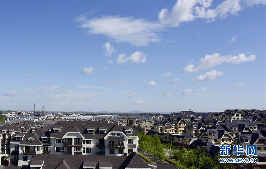 （在習(xí)近平新時(shí)代中國(guó)特色社會(huì)主義思想指引下&mdash;&mdash;新時(shí)代新作為新篇章&middot;圖文互動(dòng)）（1）在這里，遇見&ldquo;詩(shī)和遠(yuǎn)方&rdquo;&mdash;&mdash;長(zhǎng)白山下&ldquo;第一鎮(zhèn)&rdquo;的全域旅游實(shí)踐