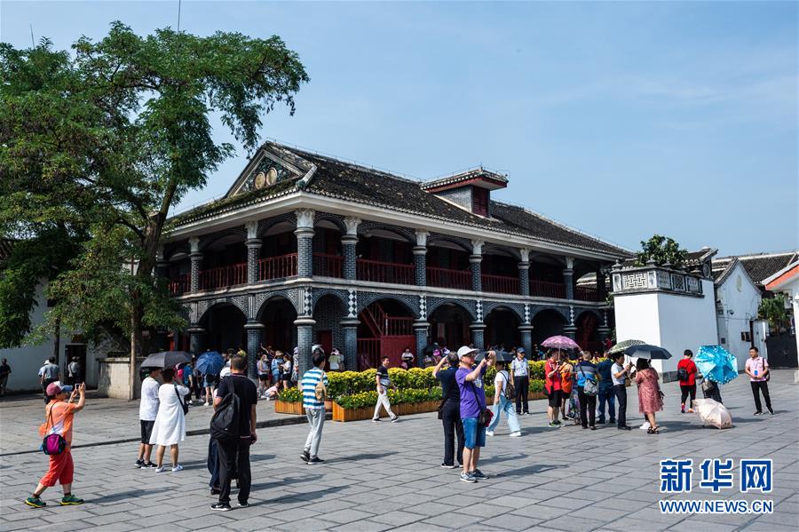 （新華全媒頭條&middot;壯麗70年&middot;奮斗新時代&mdash;&mdash;記者再走長征路&middot;圖文互動）（7）偉大轉折是怎樣發生的&mdash;&mdash;重回遵義會議現場