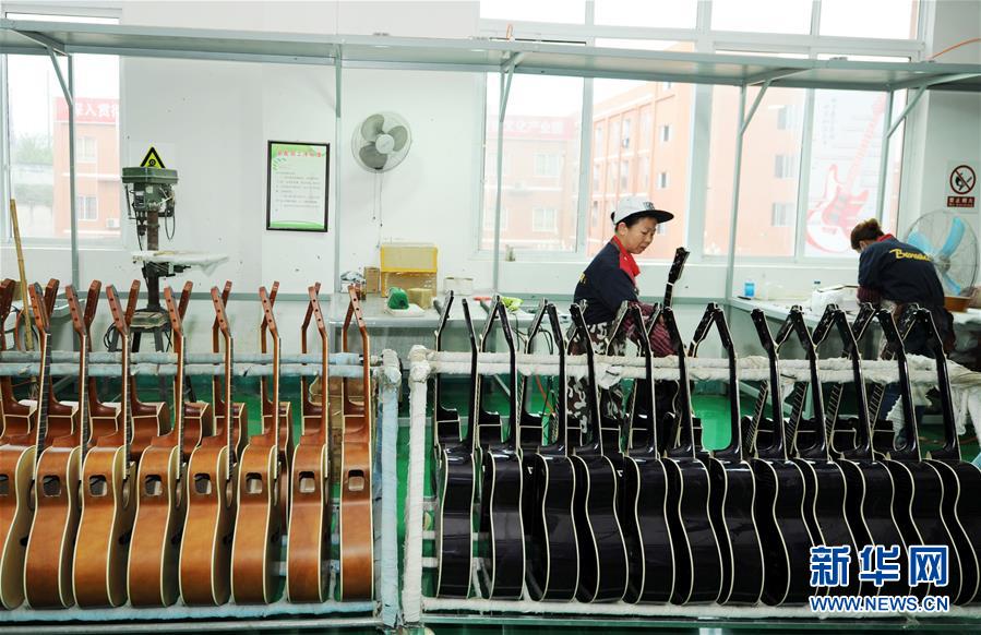 （在習近平新時代中國特色社會主義思想指引下&mdash;&mdash;新時代新作為新篇章&middot;圖文互動）（2）貴州正安：吉他奏響發(fā)展&ldquo;神曲&rdquo;