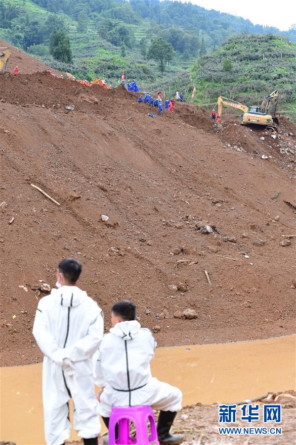 （新華全媒頭條&middot;圖文互動）（9）有一絲希望，就盡百倍努力&mdash;&mdash;貴州水城&ldquo;7&middot;23&rdquo;特大山體滑坡72小時救援紀實