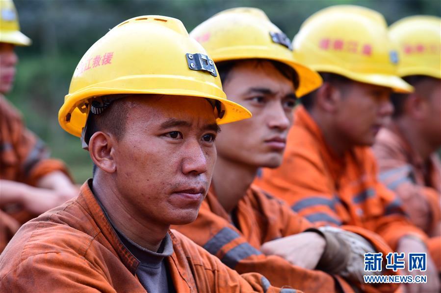 （新華全媒頭條&middot;圖文互動）（8）有一絲希望，就盡百倍努力&mdash;&mdash;貴州水城&ldquo;7&middot;23&rdquo;特大山體滑坡72小時救援紀實