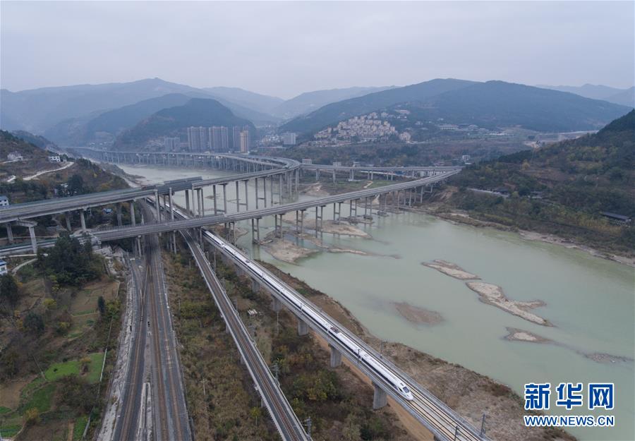 （壯麗70年&middot;奮斗新時代&mdash;&mdash;共和國發展成就巡禮&middot;圖文互動）（8）治蜀往事激越 興川今朝豪邁&mdash;&mdash;新中國成立70年四川發展巡禮