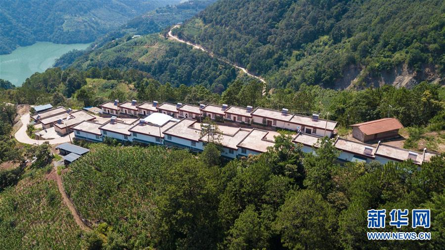 （在習近平新時代中國特色社會主義思想指引下&mdash;&mdash;新時代新作為新篇章&middot;總書記關心的百姓身邊事&middot;圖文互動）（1）&ldquo;四好農村路&rdquo;：通向幸福，通向遠方