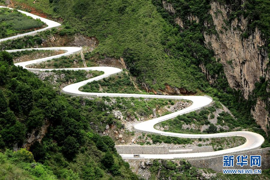 （在習近平新時代中國特色社會主義思想指引下&mdash;&mdash;新時代新作為新篇章&middot;總書記關心的百姓身邊事&middot;圖文互動）（2）&ldquo;四好農村路&rdquo;：通向幸福，通向遠方