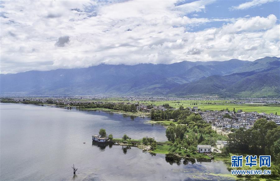 （在習(xí)近平新時(shí)代中國特色社會(huì)主義思想指引下&mdash;&mdash;新時(shí)代新作為新篇章&middot;總書記關(guān)心的百姓身邊事&middot;圖文互動(dòng)）（2）留住鄉(xiāng)愁 綻放新顏&mdash;&mdash;傳統(tǒng)村落保護(hù)激發(fā)鄉(xiāng)村活力