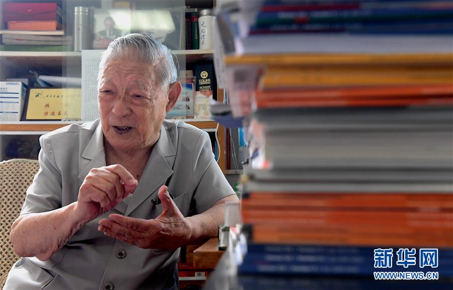 （愛國者 奮斗情&middot;圖文互動）（3）用醫術和道德守護&ldquo;光明&rdquo;&mdash;&mdash;全國道德模范99歲眼科專家張效房的人生軌跡 