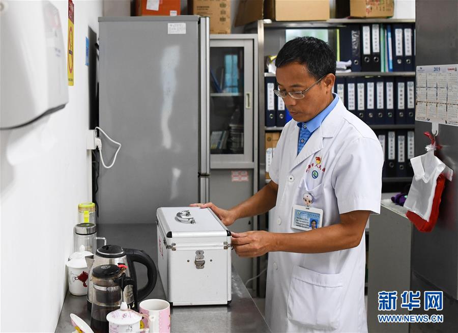 （新華全媒頭條&middot;圖文互動）（1）伶仃洋邊&ldquo;守門&rdquo;人&mdash;&mdash;記堅守海島32年的黨員醫生王桂湘