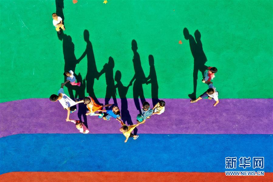 （在習(xí)近平新時(shí)代中國(guó)特色社會(huì)主義思想指引下&mdash;&mdash;新時(shí)代新作為新篇章&middot;總書(shū)記關(guān)心的百姓身邊事&middot;圖文互動(dòng)）（3）特別的愛(ài)，給特別的你&mdash;&mdash;特殊教育的別樣風(fēng)景