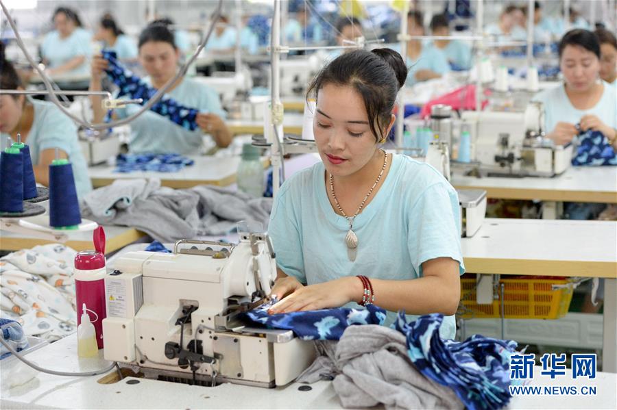 (決戰決勝脫貧攻堅·圖文互動)(1)“她力量”托起南疆脫貧攻堅“新引擎”