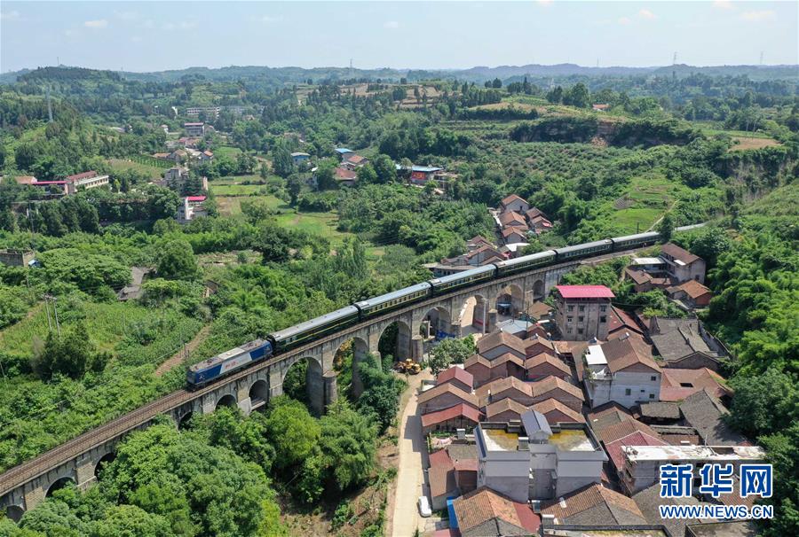 （壯麗70年&middot;奮斗新時(shí)代&mdash;&mdash;共和國發(fā)展成就巡禮）（3）人暢其行、貨暢其流&mdash;&mdash;共和國交通運(yùn)輸業(yè)發(fā)展成就巡禮