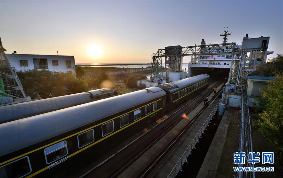 （壯麗70年&middot;奮斗新時(shí)代&mdash;&mdash;共和國發(fā)展成就巡禮）（11）人暢其行、貨暢其流&mdash;&mdash;共和國交通運(yùn)輸業(yè)發(fā)展成就巡禮