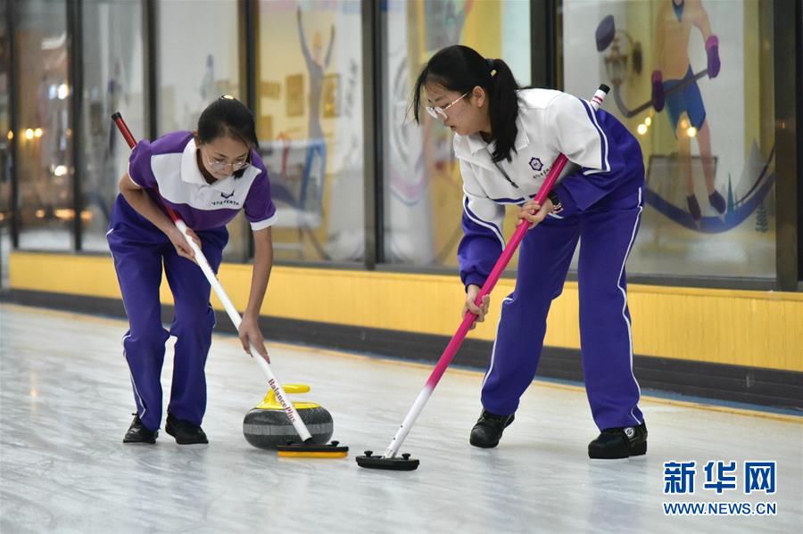 （體育&middot;圖文互動）（4）（在習近平新時代中國特色社會主義思想指引下&mdash;&mdash;新時代新作為新篇章&middot;總書記關心的百姓身邊事）奔跑吧，少年！&mdash;&mdash;體育讓孩子們插上強壯的翅膀（配本社同題文字稿）