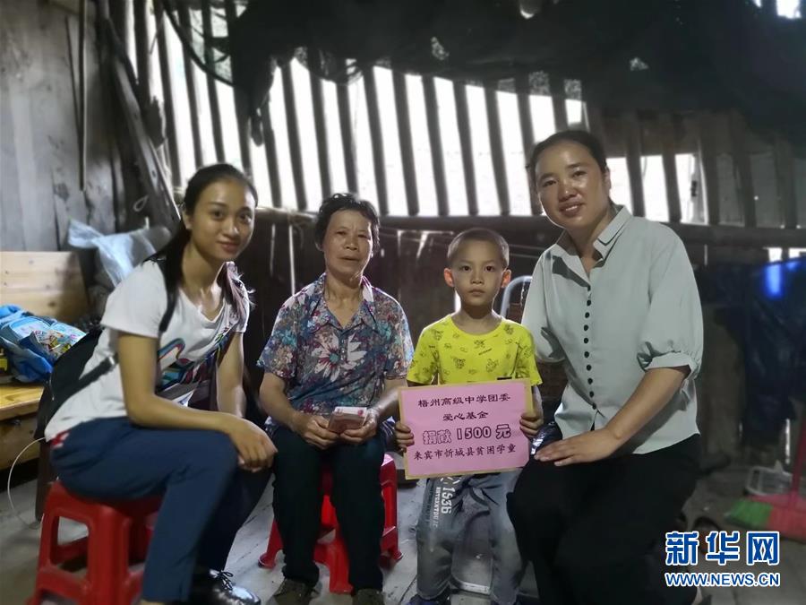 （圖文互動(dòng)）（3）&ldquo;擔(dān)起山里娃沉甸甸的夢想&rdquo;&mdash;&mdash;記廣西大石山區(qū)小學(xué)教師蒙曉梅