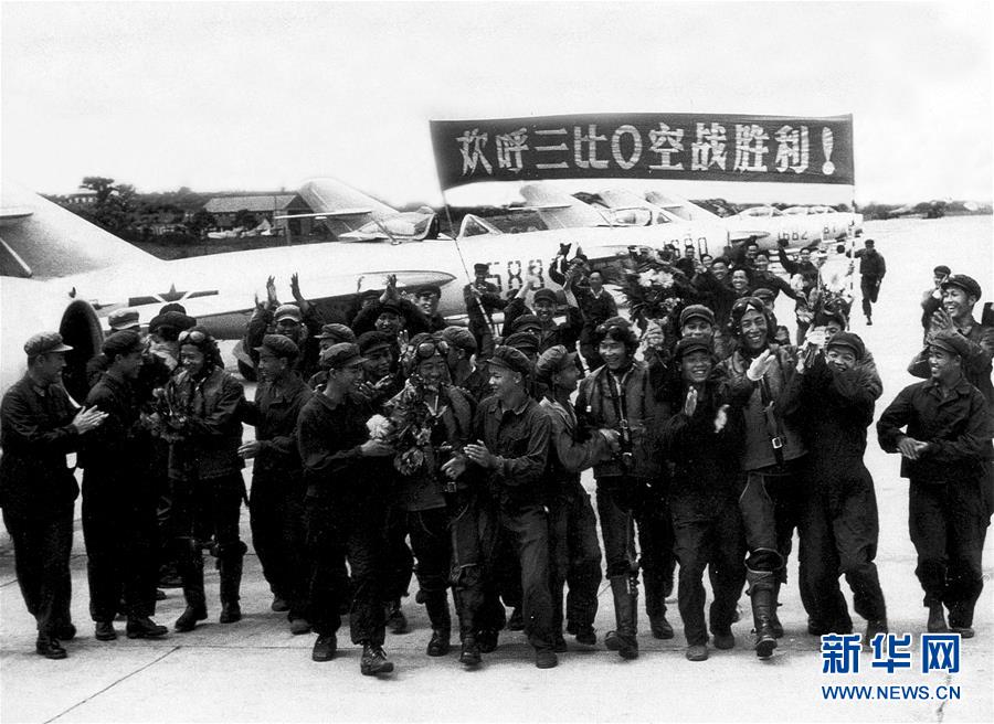 （新華全媒頭條&middot;人民空軍70年&middot;圖文互動(dòng)）（4）陽光照耀奮飛的航程&mdash;&mdash;黨中央、中央軍委和習(xí)主席關(guān)心人民空軍建設(shè)發(fā)展紀(jì)實(shí)