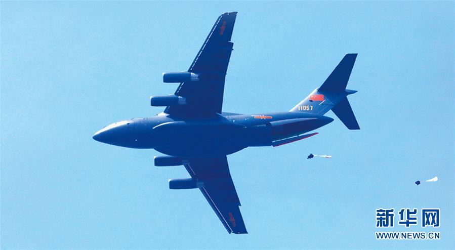 （新華全媒頭條&middot;人民空軍70年&middot;圖文互動(dòng)）（10）陽光照耀奮飛的航程&mdash;&mdash;黨中央、中央軍委和習(xí)主席關(guān)心人民空軍建設(shè)發(fā)展紀(jì)實(shí)