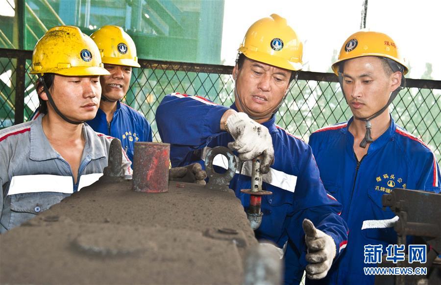 （愛國情 奮斗者&middot;圖文互動）（2）錨定無悔奮進(jìn)的航向&mdash;&mdash;記港口創(chuàng)新路上的&ldquo;藍(lán)領(lǐng)專家&rdquo;孔祥瑞