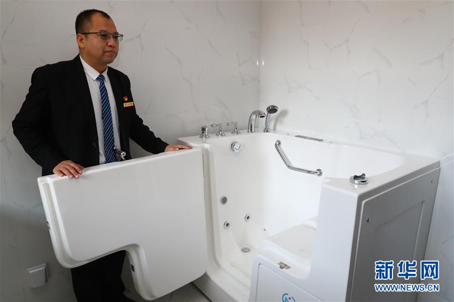 （四中全會精神在基層&middot;圖文互動）（3）棚改區的民生新事：給回遷居民補上康養服務短板