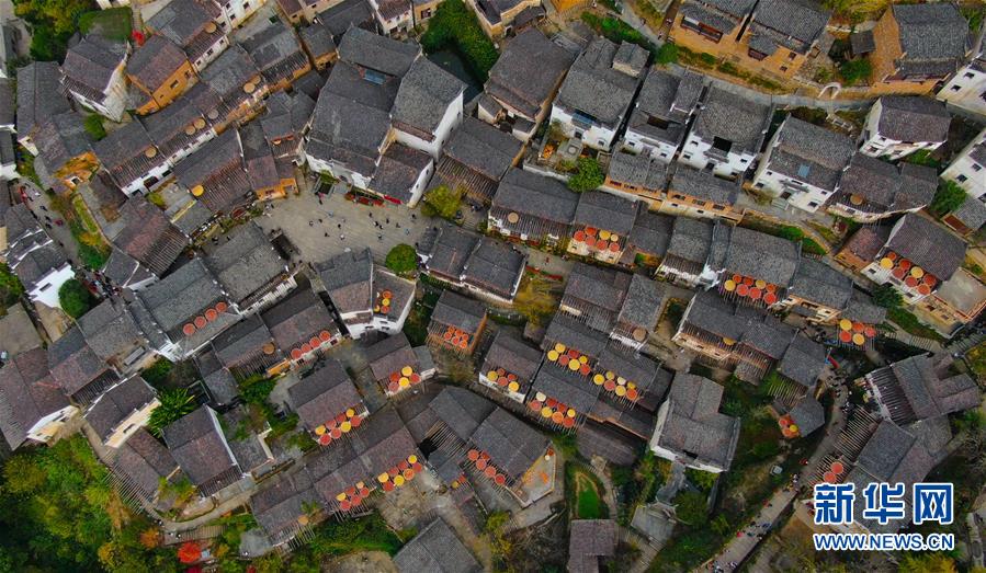 （圖文互動(dòng)）（1）鄉(xiāng)村攝影師、鄉(xiāng)村&ldquo;模特&rdquo;、民宿店主&mdash;&mdash;鄉(xiāng)村旅游推動(dòng)婺源農(nóng)民生活方式發(fā)生新變化