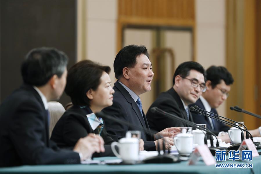 （兩會&middot;XHDW）（10）最高人民法院審判委員會副部級專職委員劉貴祥等就&ldquo;攻堅&lsquo;基本解決執行難&rsquo;&rdquo;答記者問