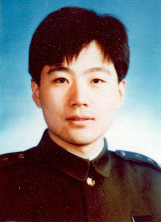 （為了民族復興&middot;英雄烈士譜&middot;圖文互動）民警袁時光：手捂傷口追趕歹徒壯烈殉職