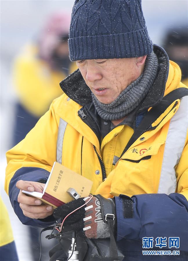 （新春走基層）（7）嚴寒下的&ldquo;鐵路醫生&rdquo;：風雪中守護回家路