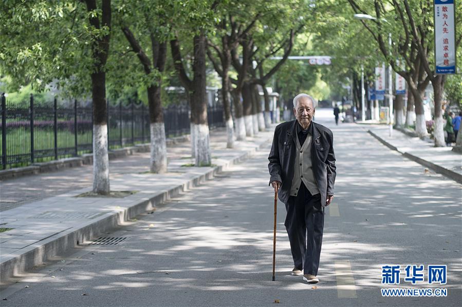 （今日關(guān)注&middot;科技獎(jiǎng)勵(lì)大會(huì)&middot;圖文互動(dòng)）（4）此生屬于祖國(guó)，此生無(wú)怨無(wú)悔&mdash;&mdash;隱身30年的中國(guó)核潛艇先驅(qū)黃旭華