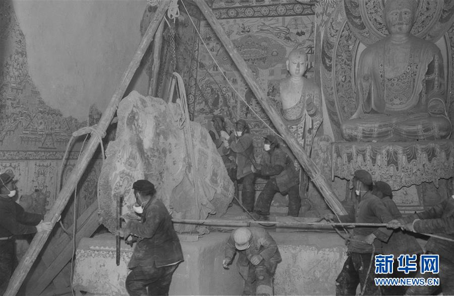 （時(shí)代先鋒&middot;圖文互動(dòng)）（3）此生不悔入沙海 勇?lián)厝问家娊?mdash;&mdash;敦煌研究院文物保護(hù)利用群體群像