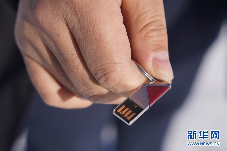 （新春走基層&middot;圖文互動）（6）小鎮里的&ldquo;U盤書記&rdquo;