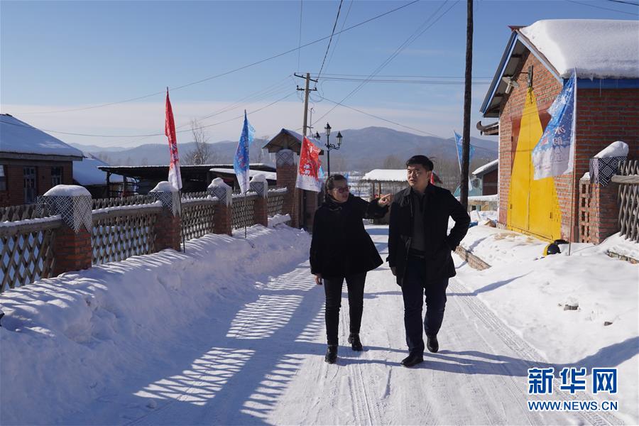 （新春走基層&middot;圖文互動）（4）小鎮里的&ldquo;U盤書記&rdquo;
