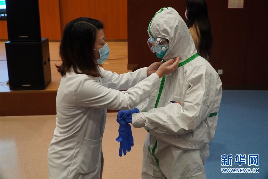 （聚焦疫情防控&middot;圖文互動）（3）無法握手，但始終并肩