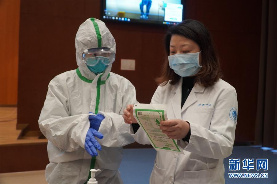 （聚焦疫情防控&middot;圖文互動）（4）無法握手，但始終并肩