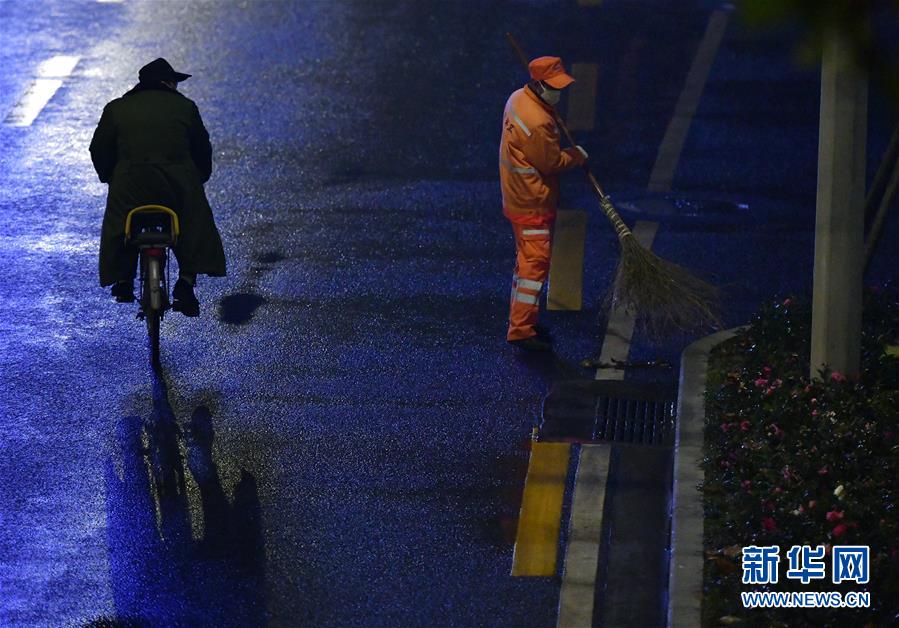 （新華全媒頭條）（10）非常&ldquo;10+1&rdquo;&mdash;&mdash;武漢春節假期延長第一天掃描