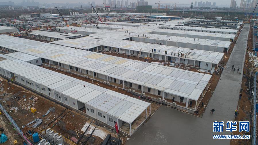 （新華全媒頭條&middot;圖文互動） （1）做好疫情防護 統籌抓好改革發展穩定各項工作&mdash;&mdash;堅決打贏疫情防控阻擊戰系列述評之四