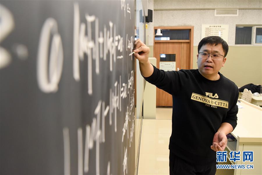 （聚焦疫情防控&middot;圖文互動）（1）特寫：一個(gè)人的錄播