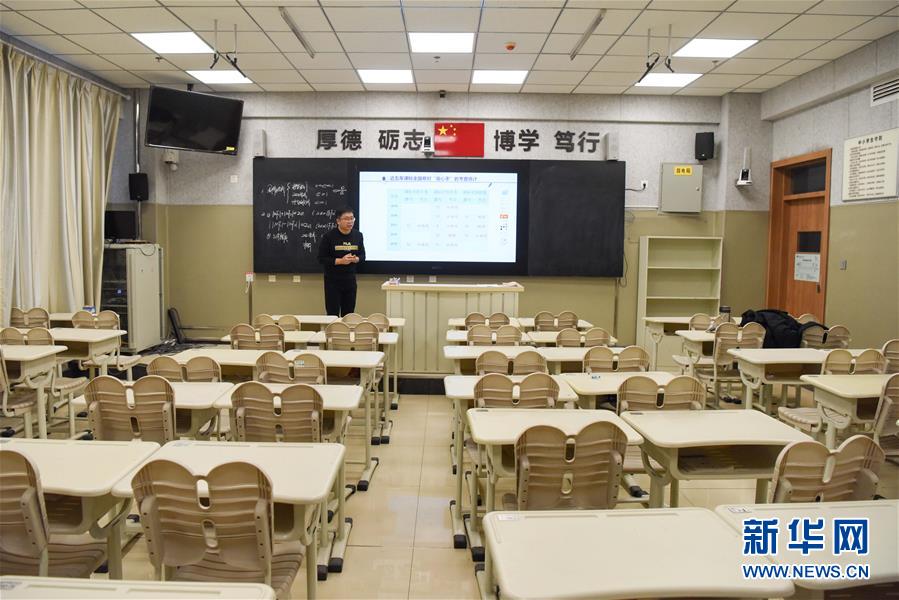 （聚焦疫情防控&middot;圖文互動）（2）特寫：一個(gè)人的錄播