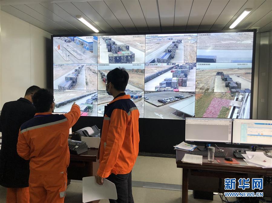 （圖文互動(dòng)）（2）抓好防疫保暢，還管司機(jī)吃飯&mdash;&mdash;廣西欽州保稅港區(qū)服務(wù)企業(yè)復(fù)工見(jiàn)聞