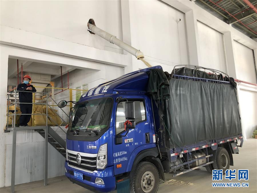 （圖文互動(dòng)）（5）抓好防疫保暢，還管司機(jī)吃飯&mdash;&mdash;廣西欽州保稅港區(qū)服務(wù)企業(yè)復(fù)工見(jiàn)聞