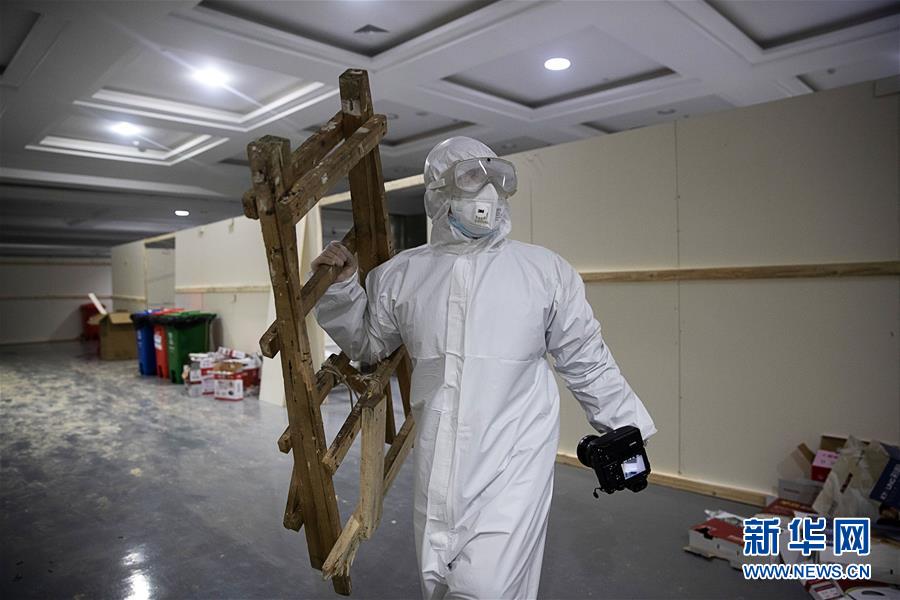 （新華全媒頭條配圖&middot;圖文互動(dòng)）（7）戰(zhàn)&ldquo;疫&rdquo;的一天&mdash;&mdash;新華社記者直擊湖北保衛(wèi)戰(zhàn)