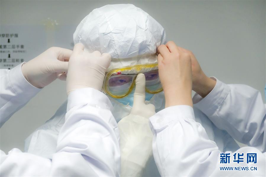 （新華全媒頭條&middot;圖文互動）（3）&ldquo;與國家同舟，與人民共濟(jì)&rdquo;&mdash;&mdash;新冠肺炎重癥救治同濟(jì)醫(yī)院戰(zhàn)&ldquo;疫&rdquo;直擊