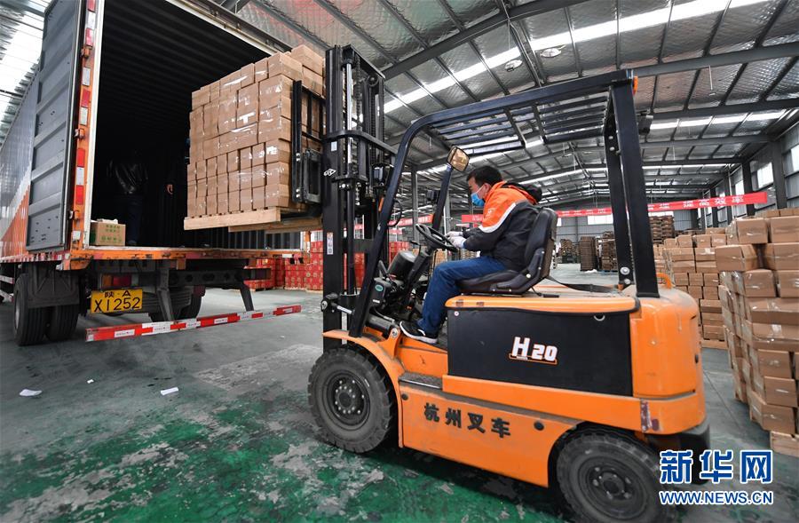 （聚焦疫情防控&middot;圖文互動）（6）&ldquo;一輛輛車出發(fā)，春暖花開的日子就不遠(yuǎn)了&rdquo;&mdash;&mdash;西北電商大縣陜西省武功縣復(fù)工見聞