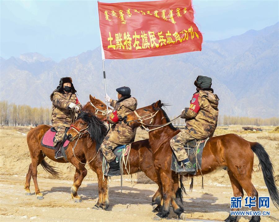 （聚焦疫情防控&middot;圖文互動）（3）行進(jìn)在鄉(xiāng)間的馬背巡邏隊(duì)