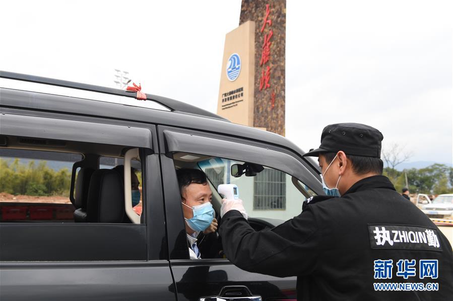 （抓好經(jīng)濟發(fā)展 應對復雜局面&middot;圖文互動）（3）把疫情造成的損失降到最小&mdash;&mdash;廣西生產(chǎn)一線見聞