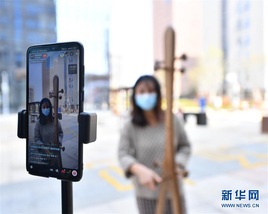 （圖文互動）（1）展會變直播 員工變網紅&mdash;&mdash;千億元家具產業別樣復工復產路