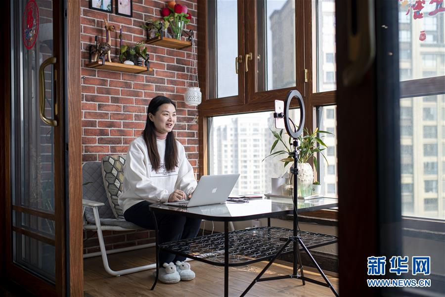 （新華全媒頭條&middot;圖文互動）（8）守望相助，堅忍不拔&mdash;&mdash;致敬武漢戰&ldquo;疫&rdquo;中千千萬萬個平凡英雄