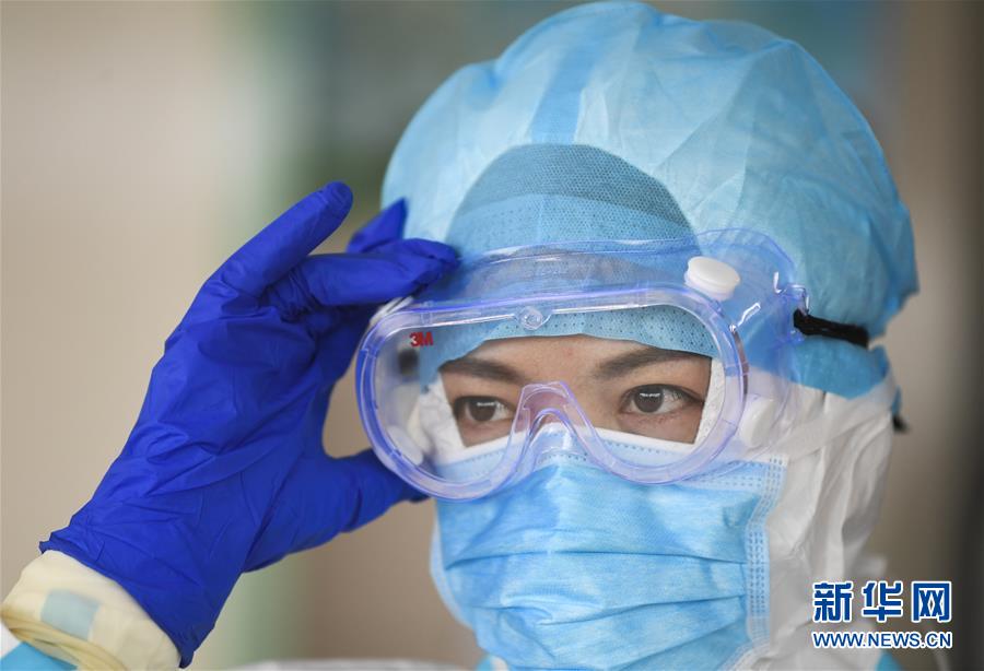 （一線抗疫群英譜&middot;圖文互動）（4）&ldquo;我已躬身入局，勢要共渡難關!&rdquo;&mdash;&mdash;戰&ldquo;疫&rdquo;一線醫生黃霞