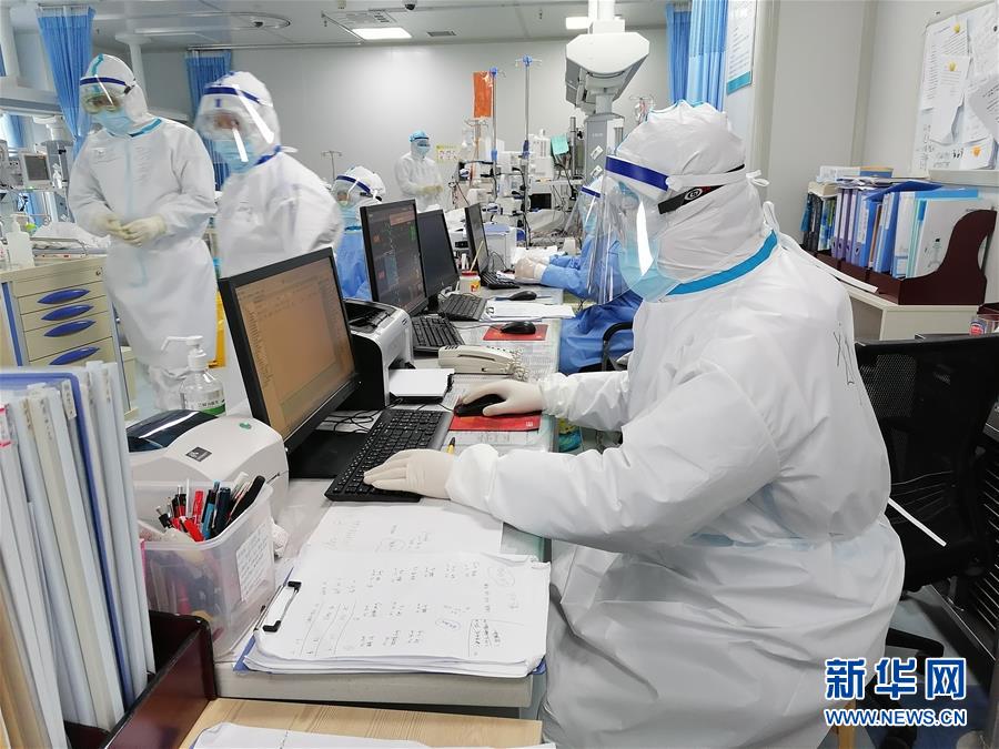 （聚焦疫情防控&middot;圖文互動）（2）特寫：&ldquo;90后&rdquo;醫護情侶的抗疫堅守