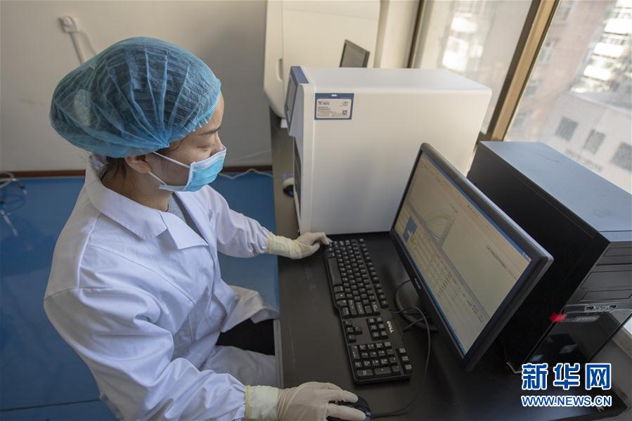 （一線抗疫群英譜&middot;圖文互動）（2）&ldquo;90后&rdquo;檢驗(yàn)員張慧變：每個樣本都是一份沉甸甸的責(zé)任