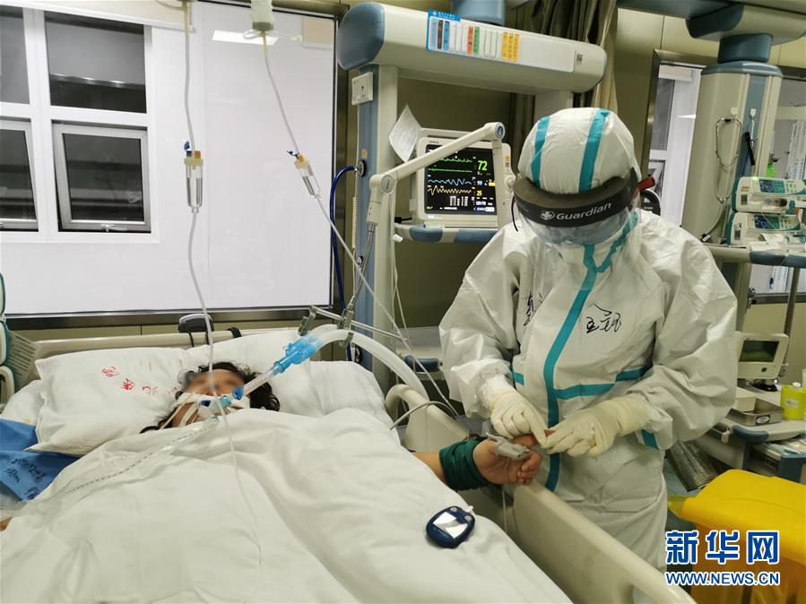 （一線抗疫群英譜&middot;圖文互動）（2）生命之光，溫暖&ldquo;無面之交&rdquo;&mdash;&mdash;記抗疫一線重癥監(jiān)護室90后護士金鈺 