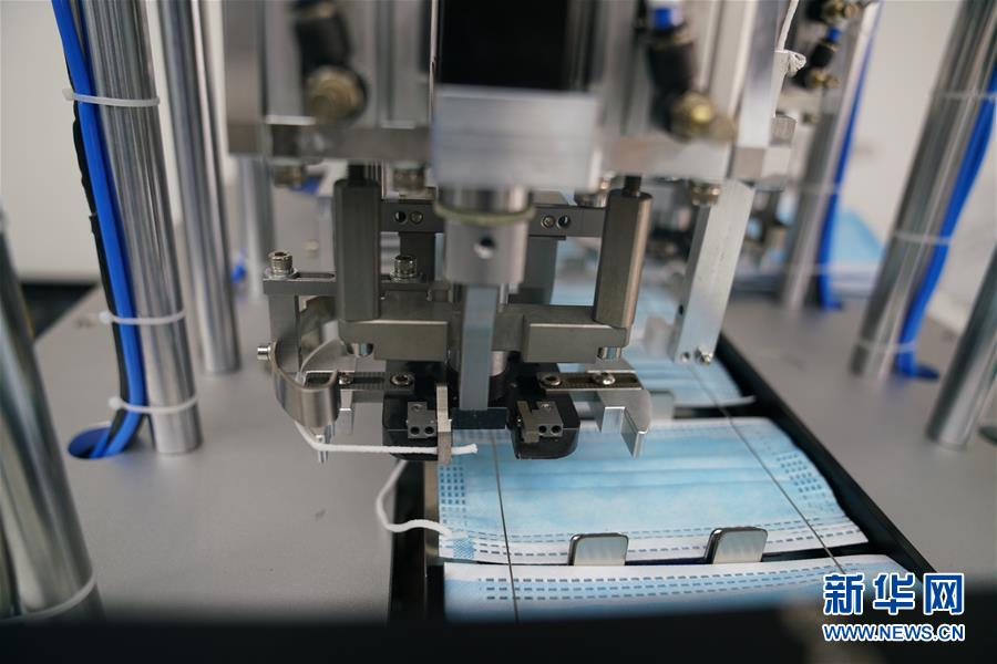 (聚焦疫情防控·圖文互動(dòng))(2)口罩機(jī)“微創(chuàng)新”里的工匠精神